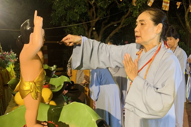 Chùa Đống Cao – Thanh Hóa: Lễ Sám hối và Tắm Phật