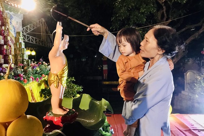 Chùa Đống Cao – Thanh Hóa: Lễ Sám hối và Tắm Phật