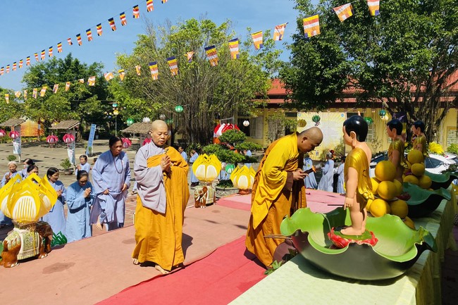 Chùa Đống Cao – Thanh Hóa: Kết khóa Khóa tu “Hướng Về Mùa Phật Đản” và thiện sự ngày rằm