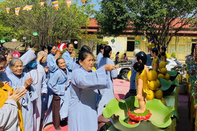 Chùa Đống Cao – Thanh Hóa: Kết khóa Khóa tu “Hướng Về Mùa Phật Đản” và thiện sự ngày rằm