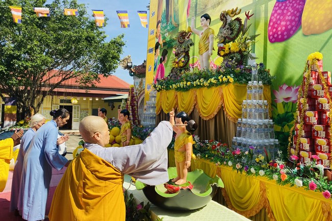 Chùa Đống Cao – Thanh Hóa: Kết khóa Khóa tu “Hướng Về Mùa Phật Đản” và thiện sự ngày rằm