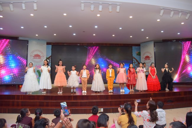 Performances on International Children's Day