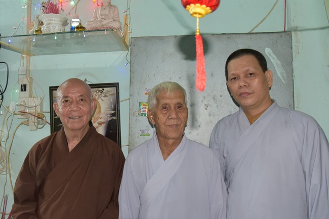 Giving gifts to Go Sao disabled Group - Thanh Xuan ward, District 12