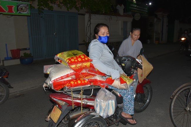 Giving gifts to Go Sao disabled Group - Thanh Xuan ward, District 12