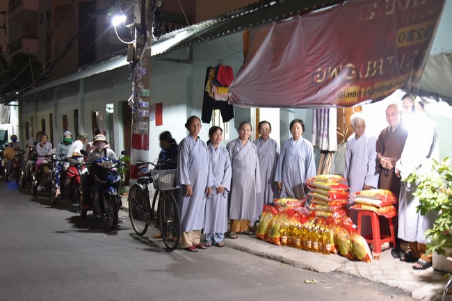 Giving gifts to Go Sao disabled Group - Thanh Xuan ward, District 12