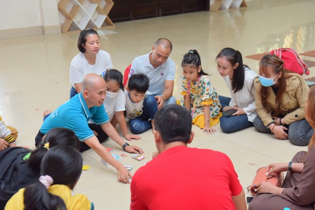 Training class for children's educational skills and cognitive orientation for parents