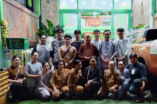 Giving box-lunch portions on occasion the Summer Retreat 2023