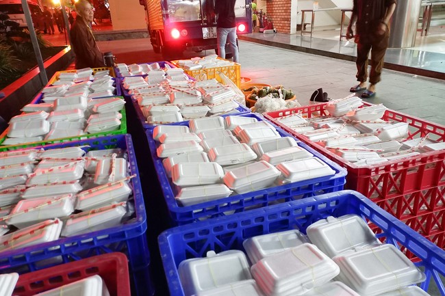 Giving box-lunch portions on occasion the Summer Retreat 2023