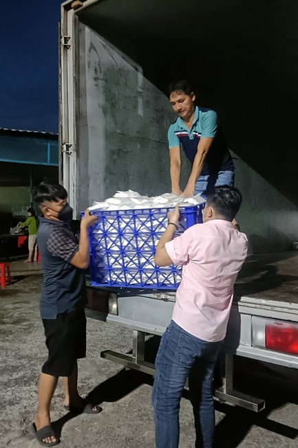 Giving box-lunch portions on occasion the Summer Retreat 2023