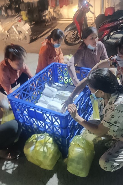 Giving box-lunch portions on occasion the Summer Retreat 2023