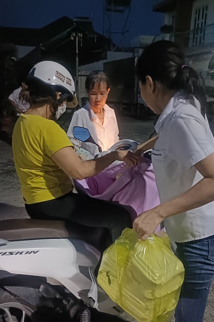 Giving box-lunch portions on occasion the Summer Retreat 2023