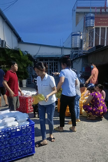 Giving box-lunch portions on occasion the Summer Retreat 2023