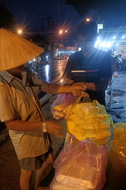 Giving box-lunch portions on occasion the Summer Retreat 2023