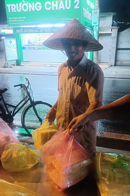 Giving box-lunch portions on occasion the Summer Retreat 2023