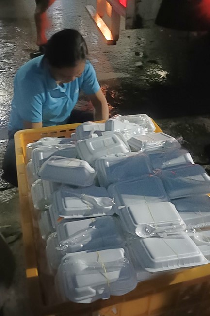 Giving box-lunch portions on occasion the Summer Retreat 2023