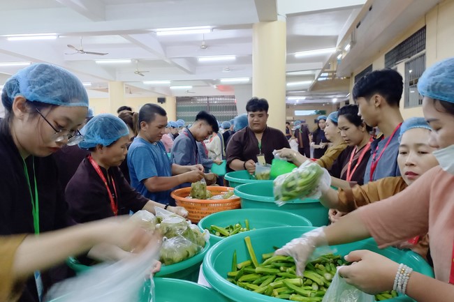 Giving box-lunch portions on occasion the Summer Retreat 2023