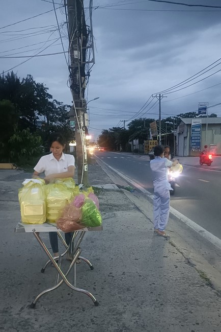 Giving box-lunch portions on occasion the Summer Retreat 2023