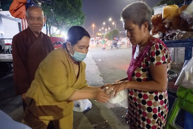 Giving box-lunch portions on occasion the Summer Retreat 2023