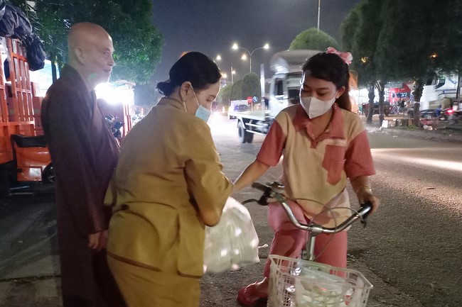 Giving box-lunch portions on occasion the Summer Retreat 2023