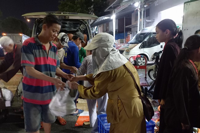 Giving box-lunch portions on occasion the Summer Retreat 2023