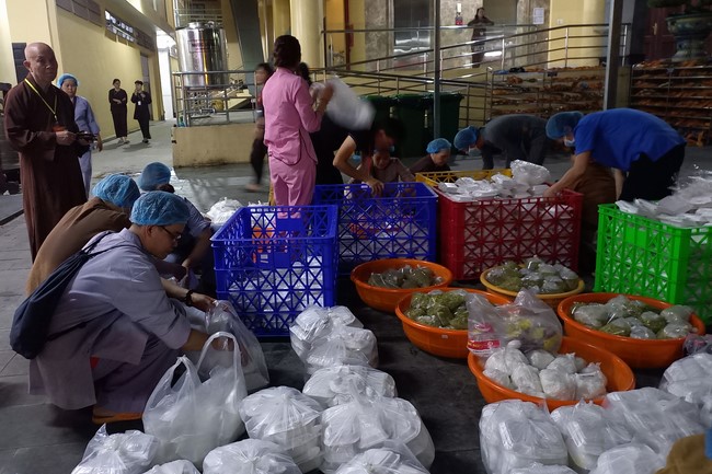 Giving box-lunch portions on occasion the Summer Retreat 2023