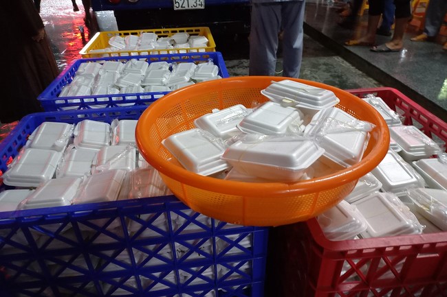 Giving box-lunch portions on occasion the Summer Retreat 2023