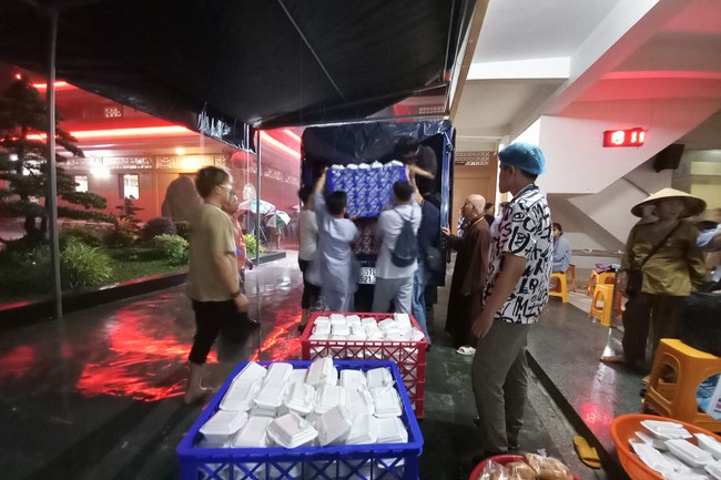 Giving box-lunch portions on occasion the Summer Retreat 2023