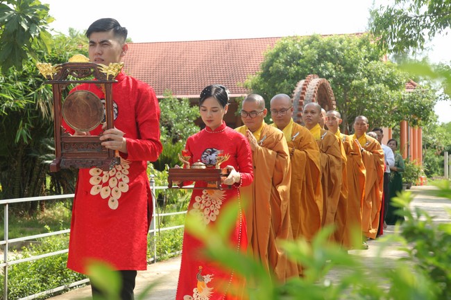 The Wedding Ceremony at Giai Lam pagoda, Ha Tinh