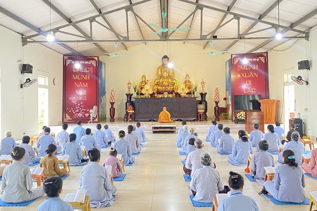 The 1st Retreat The path leading to right direction at Dong Cao Pagoda, Thanh Hoa