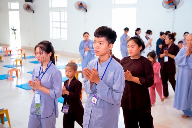 The 1st Retreat The path leading to right direction at Dong Cao Pagoda, Thanh Hoa