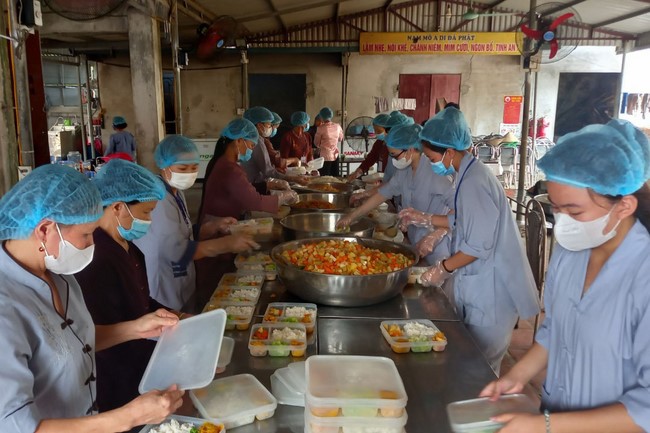 The 1st Retreat The path leading to right direction at Dong Cao Pagoda, Thanh Hoa