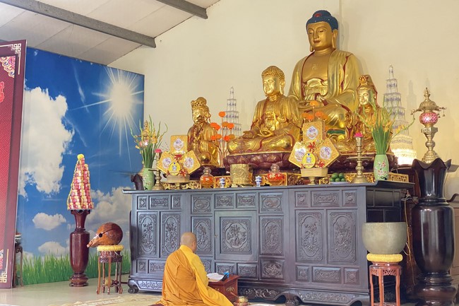 The 1st Retreat The path leading to right direction at Dong Cao Pagoda, Thanh Hoa