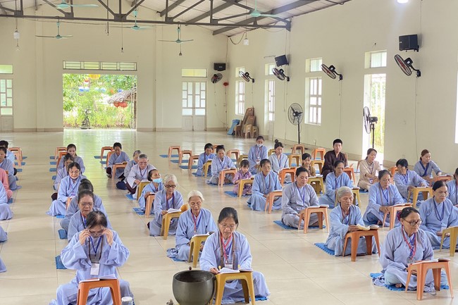 The 1st Retreat The path leading to right direction at Dong Cao Pagoda, Thanh Hoa