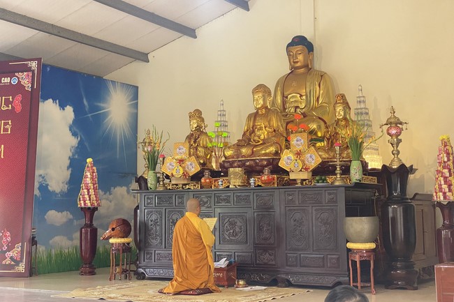 The 1st Retreat The path leading to right direction at Dong Cao Pagoda, Thanh Hoa