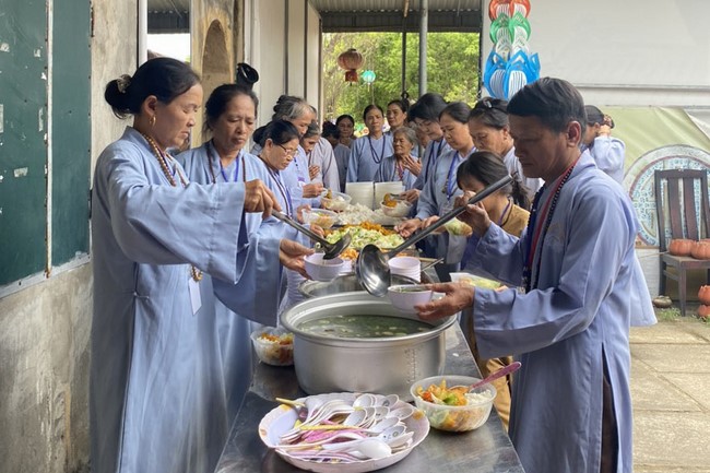 The 1st Retreat The path leading to right direction at Dong Cao Pagoda, Thanh Hoa