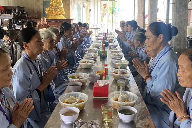 The 1st Retreat The path leading to right direction at Dong Cao Pagoda, Thanh Hoa