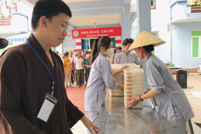 The 1st Retreat The path leading to right direction at Dong Cao Pagoda, Thanh Hoa