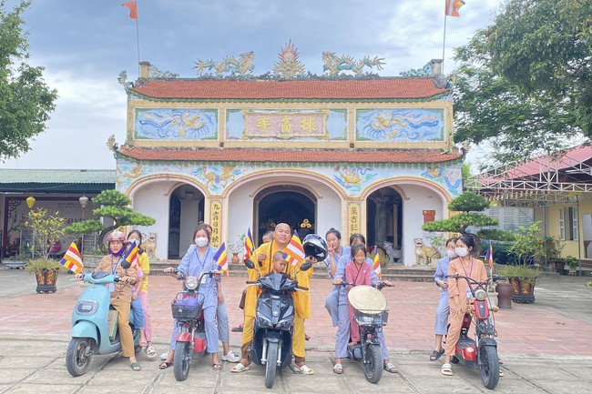 The 1st Retreat The path leading to right direction at Dong Cao Pagoda, Thanh Hoa