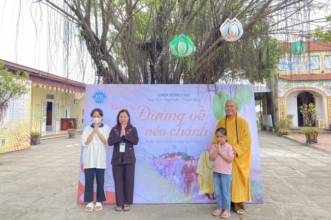 The 1st Retreat The path leading to right direction at Dong Cao Pagoda, Thanh Hoa