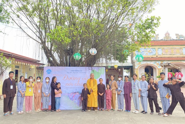The 1st Retreat The path leading to right direction at Dong Cao Pagoda, Thanh Hoa