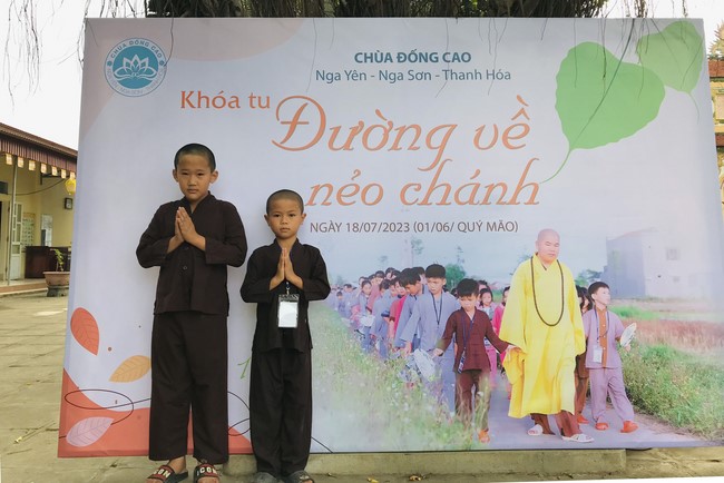 The 1st Retreat The path leading to right direction at Dong Cao Pagoda, Thanh Hoa