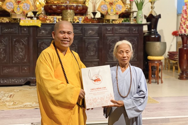 The 1st Retreat The path leading to right direction at Dong Cao Pagoda, Thanh Hoa