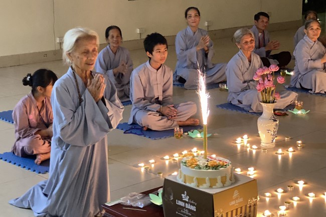 The 1st Retreat The path leading to right direction at Dong Cao Pagoda, Thanh Hoa