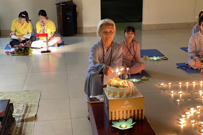 The 1st Retreat The path leading to right direction at Dong Cao Pagoda, Thanh Hoa