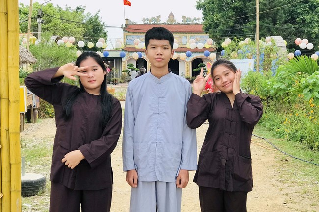 The 1st Retreat The path leading to right direction at Dong Cao Pagoda, Thanh Hoa