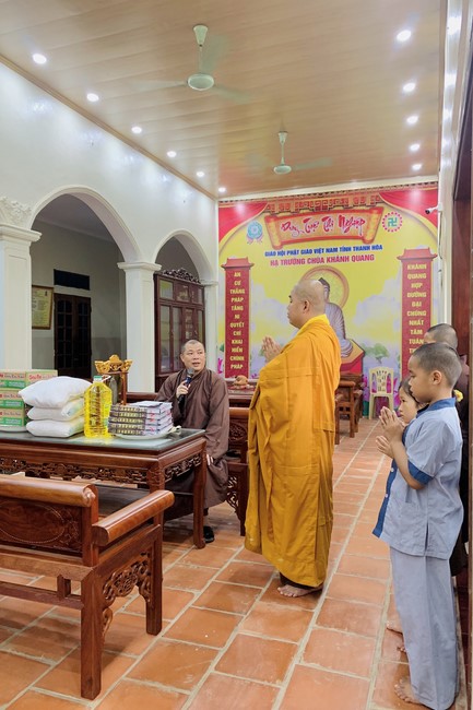 Offering to the rain-retreat schools of Dong Cao Pagoda, Thanh Hoa