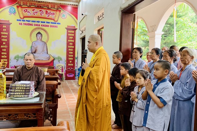 Offering to the rain-retreat schools of Dong Cao Pagoda, Thanh Hoa