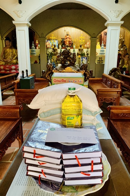 Offering to the rain-retreat schools of Dong Cao Pagoda, Thanh Hoa