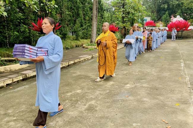 Offering to the rain-retreat schools of Dong Cao Pagoda, Thanh Hoa
