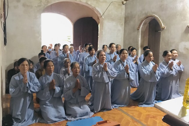 Offering to the rain-retreat schools of Dong Cao Pagoda, Thanh Hoa